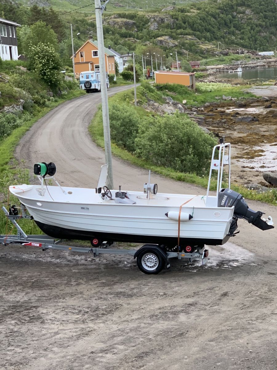 18 fot Hansvik oppbygd med høyere rekker 50 hp